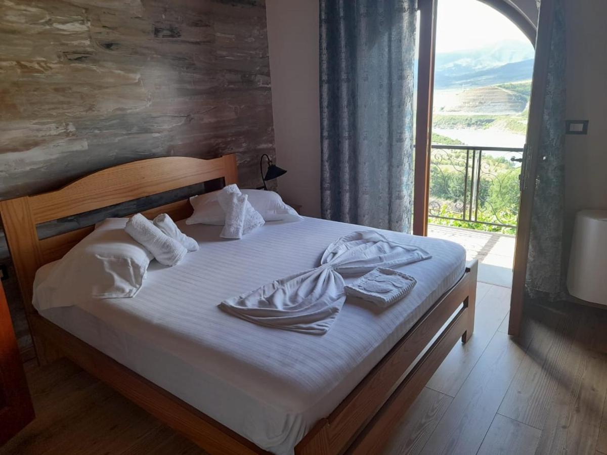 Bujtina Te Xhako Hostel Përmet Buitenkant foto