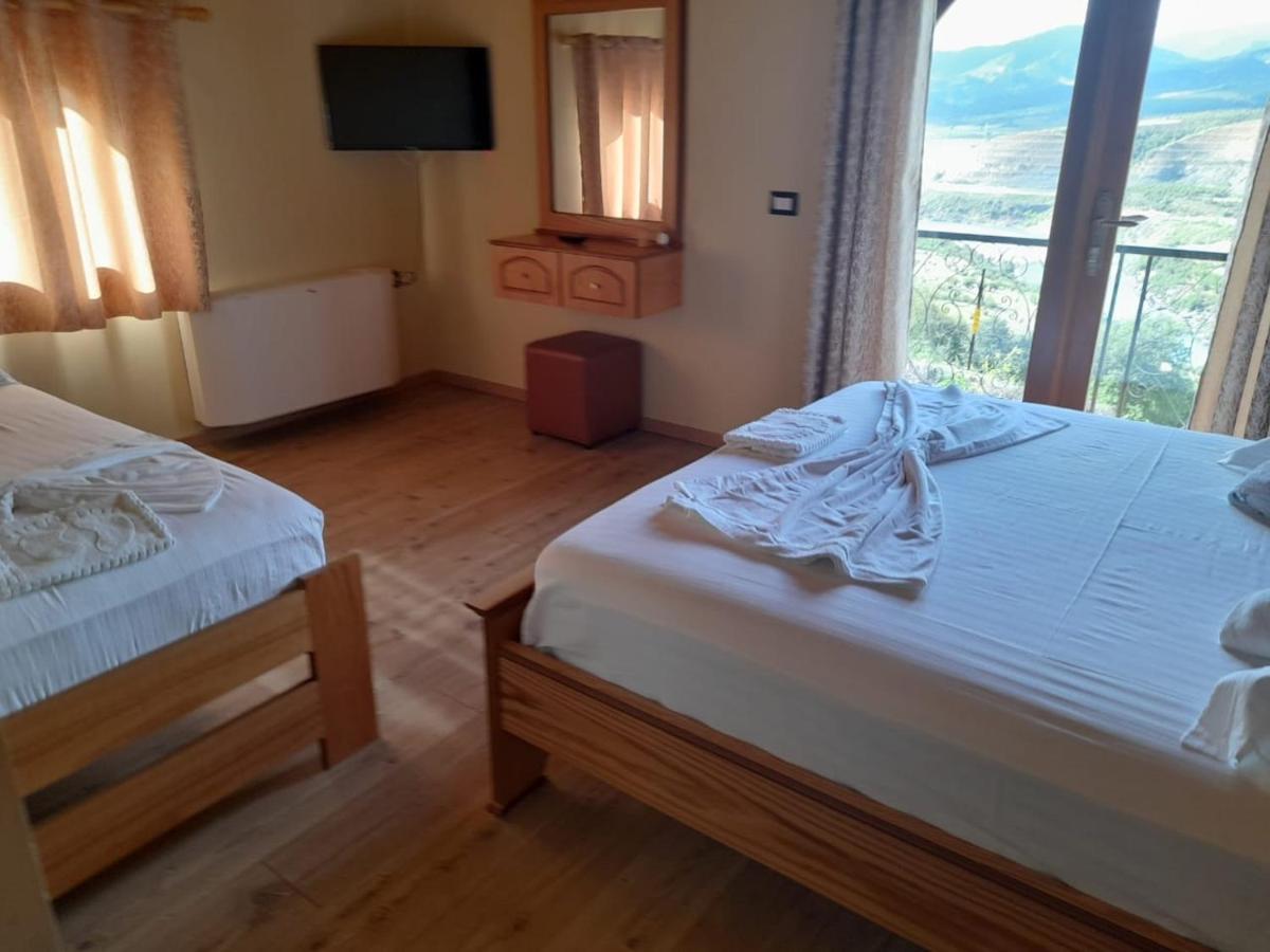 Bujtina Te Xhako Hostel Përmet Buitenkant foto