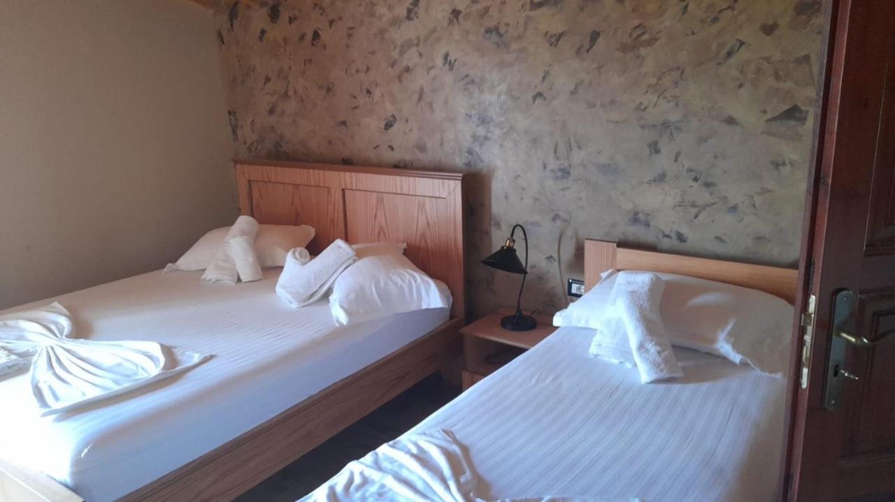 Bujtina Te Xhako Hostel Përmet Buitenkant foto