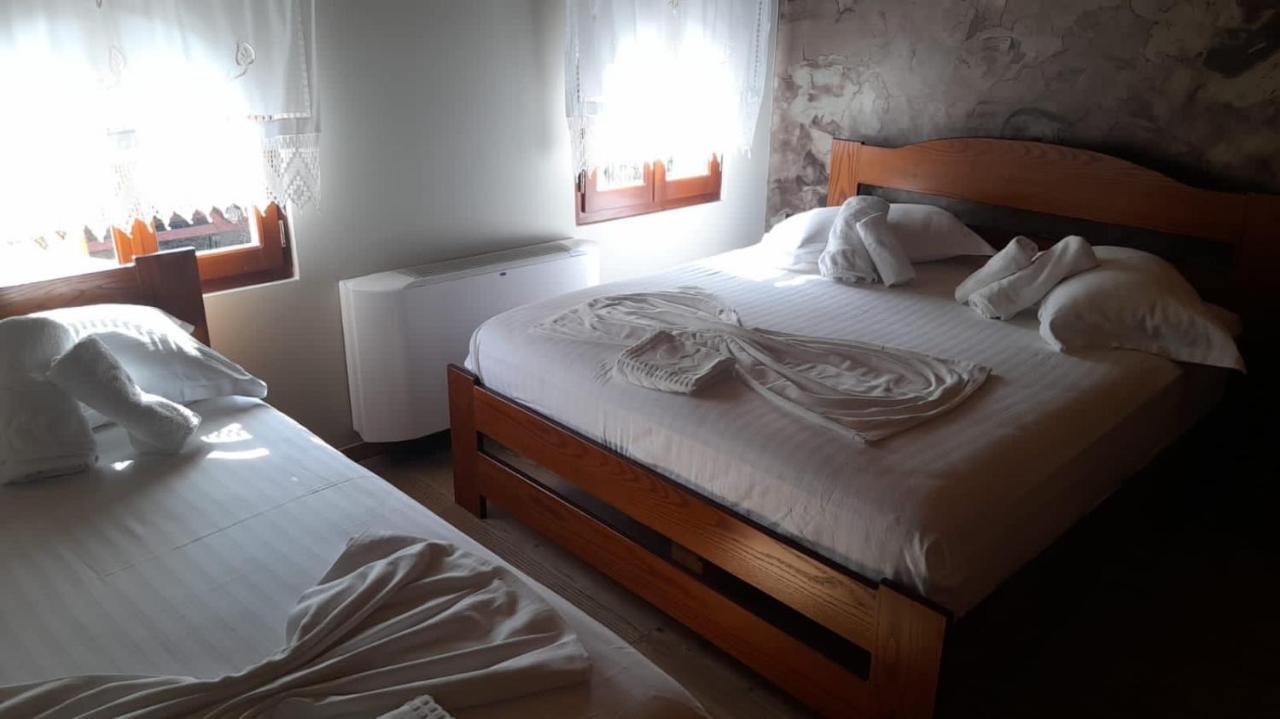 Bujtina Te Xhako Hostel Përmet Buitenkant foto