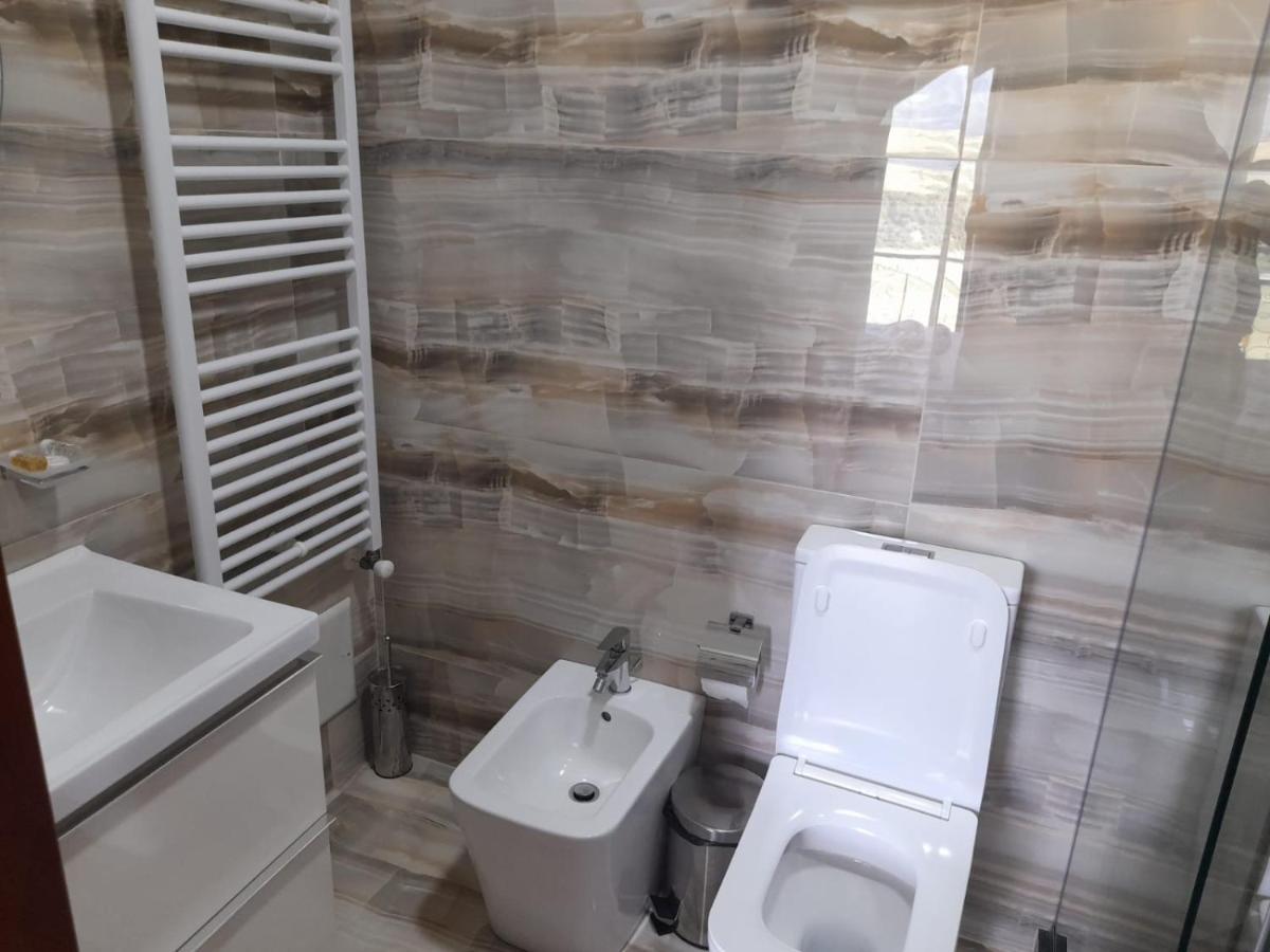 Bujtina Te Xhako Hostel Përmet Buitenkant foto