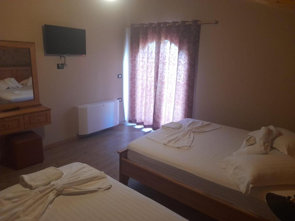 Bujtina Te Xhako Hostel Përmet Buitenkant foto