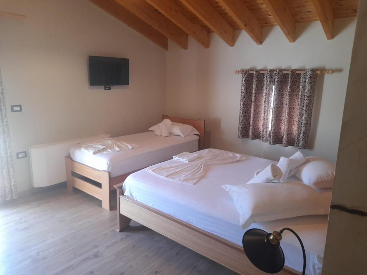 Bujtina Te Xhako Hostel Përmet Buitenkant foto