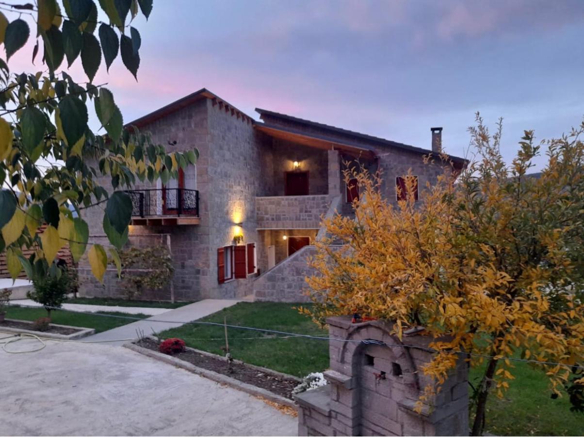 Bujtina Te Xhako Hostel Përmet Buitenkant foto