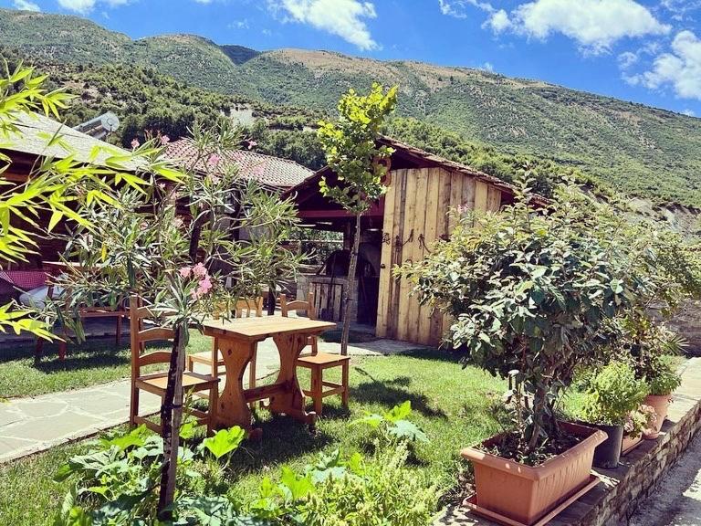 Bujtina Te Xhako Hostel Përmet Buitenkant foto