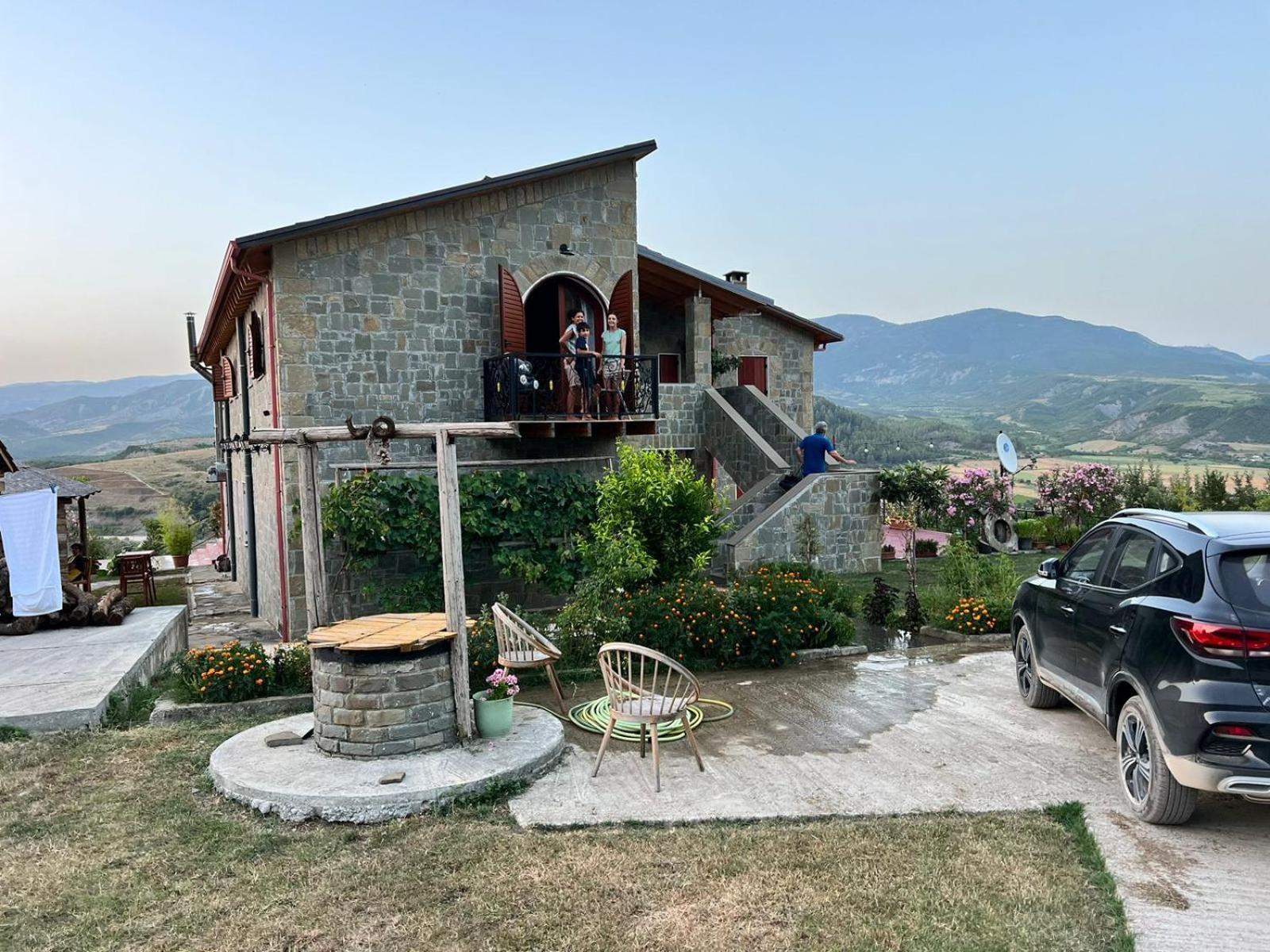 Bujtina Te Xhako Hostel Përmet Buitenkant foto