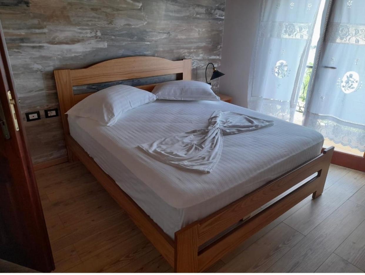 Bujtina Te Xhako Hostel Përmet Buitenkant foto