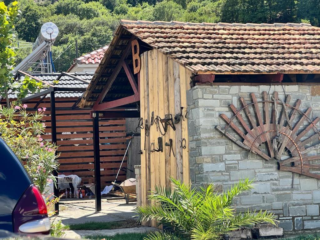 Bujtina Te Xhako Hostel Përmet Buitenkant foto