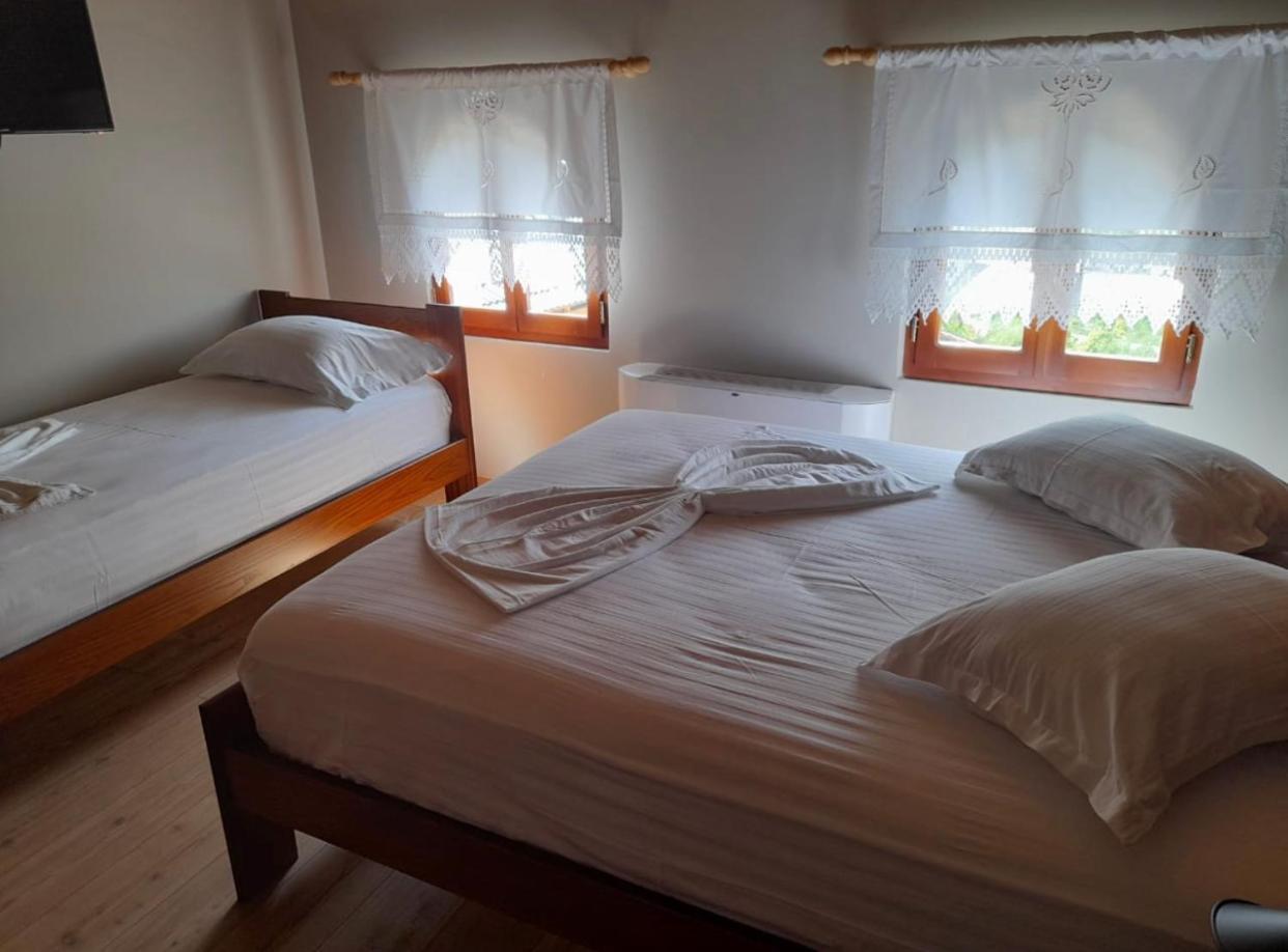 Bujtina Te Xhako Hostel Përmet Buitenkant foto