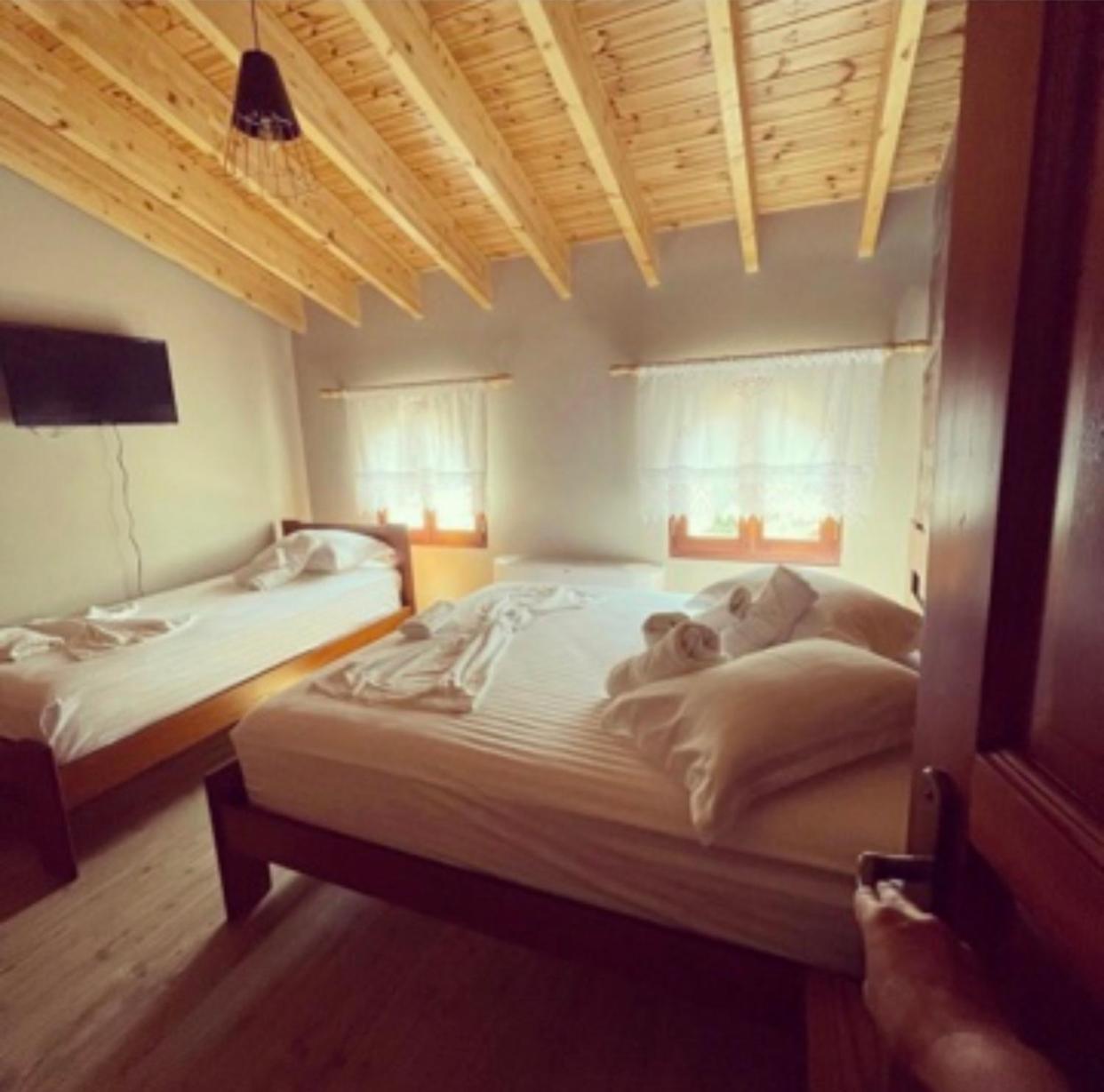Bujtina Te Xhako Hostel Përmet Buitenkant foto