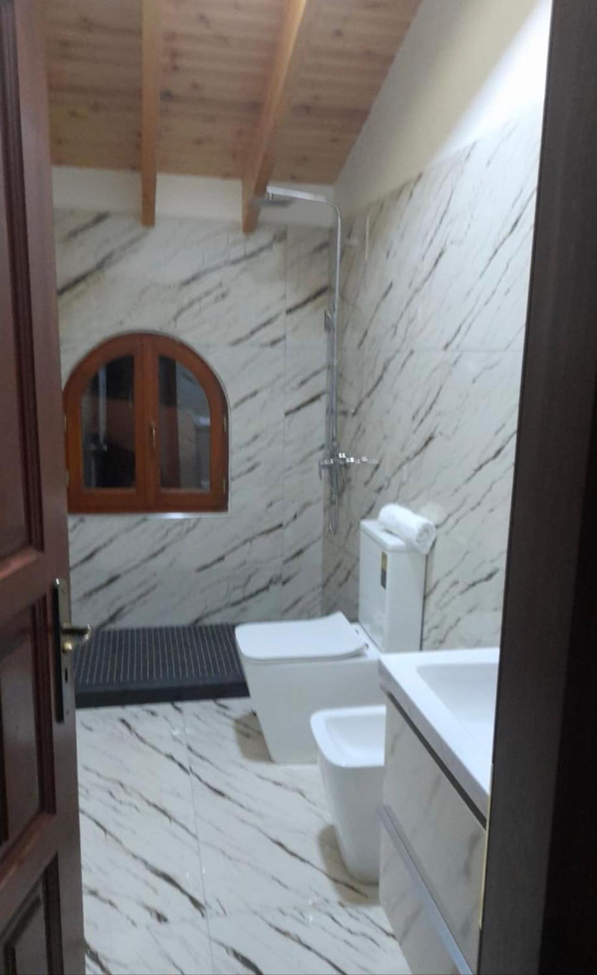 Bujtina Te Xhako Hostel Përmet Buitenkant foto